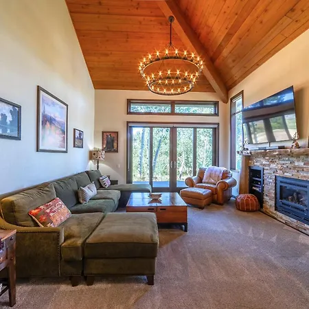 Grand Townhome W/ Meadow Views; Private Garage